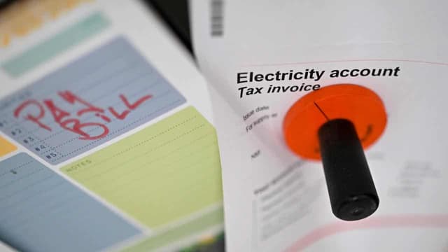 Labor's energy bill relief labelled 'band-aid solution'