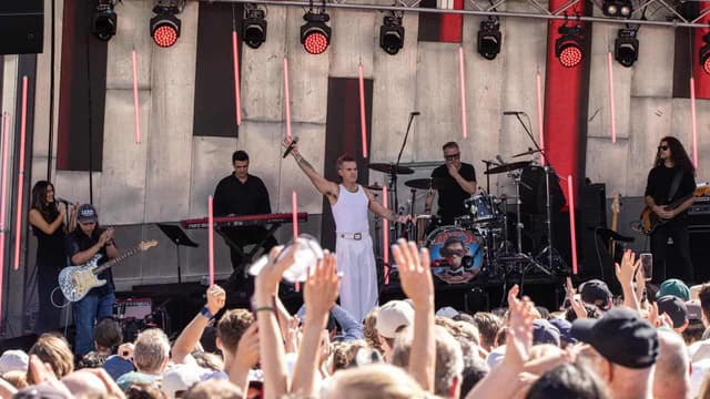 Robbie Williams' Keys to the City honour prompts review