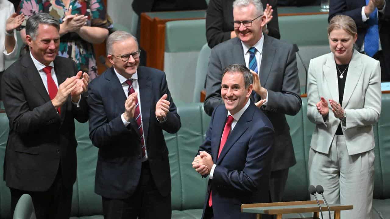 Taxpayers to get $10 a week cut in pre-election budget