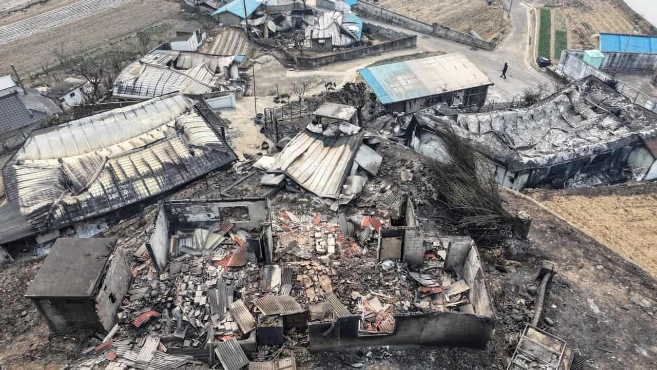 Helicopter pilot among dead as S.Korea battles fires