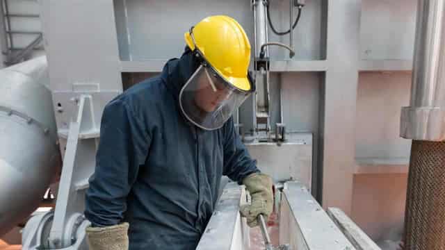 Alcoa fined after students, workers burned at refinery