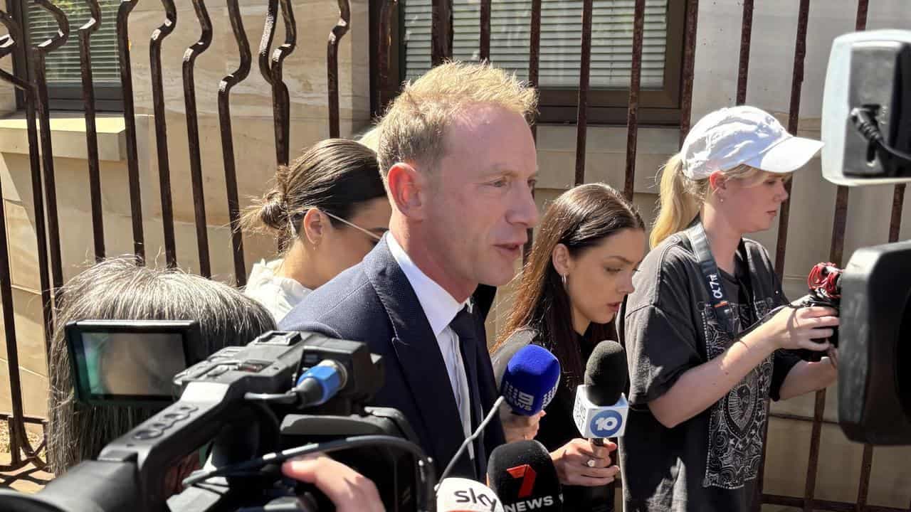 Former state Liberal leader admits supplying drugs