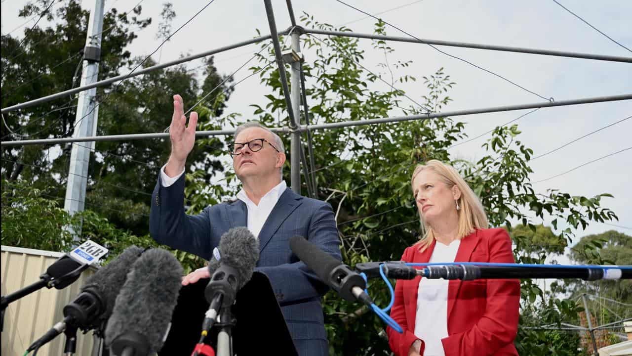 PM warns of 'heavy fines' for supermarket price gouging