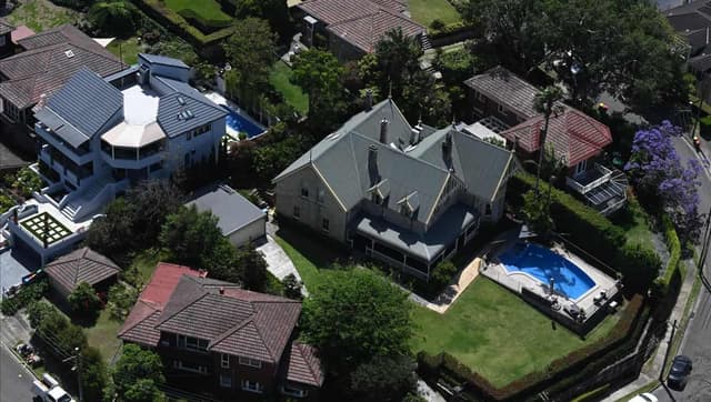 'Cautious' RBA on hold as election, tariffs threaten