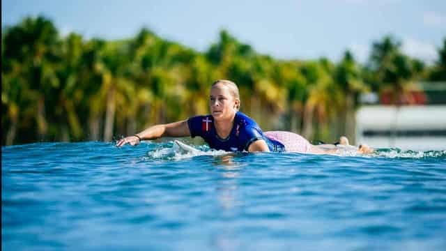 Aussie surfing septet made to wait in El Salvador