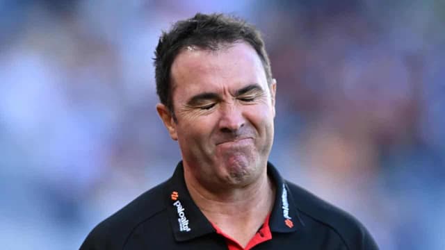 AFL boss seeks out coaches in bitter row over salaries