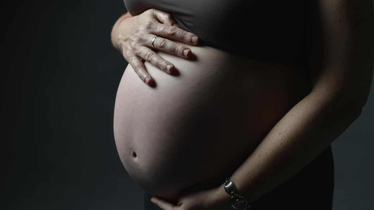 Woman gives birth to stranger's baby after IVF bungle