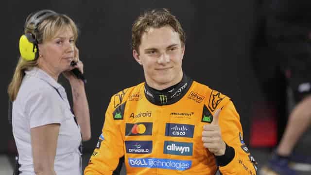 Piastri roars to pole at Bahrain GP as Norris flops