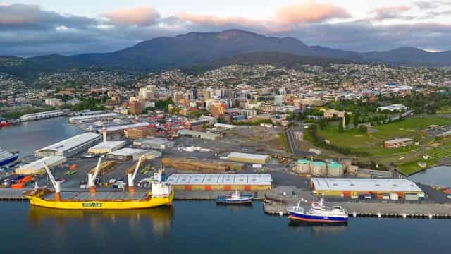 Stadium legal advice 'politicised', opponents claim