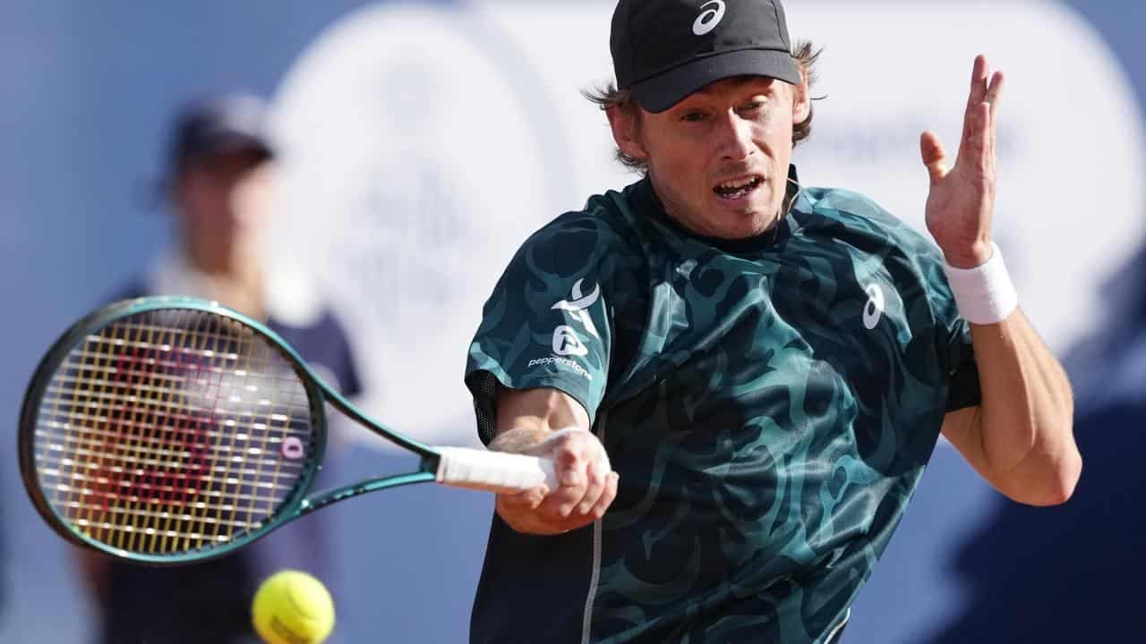 De Minaur sets up Alcaraz quarter-final in Barcelona