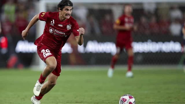 Reds steal late victory to keep finals hopes alive