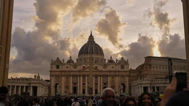 Thousands honour Pope Francis in St Peter's Basilica