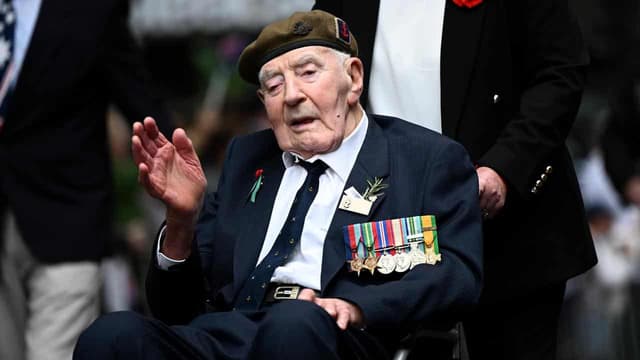 Aussies mark Anzac memory of diggers young and old