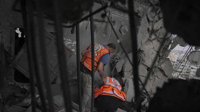 Israel fire 'kills 44,' hits Gaza Strip police station