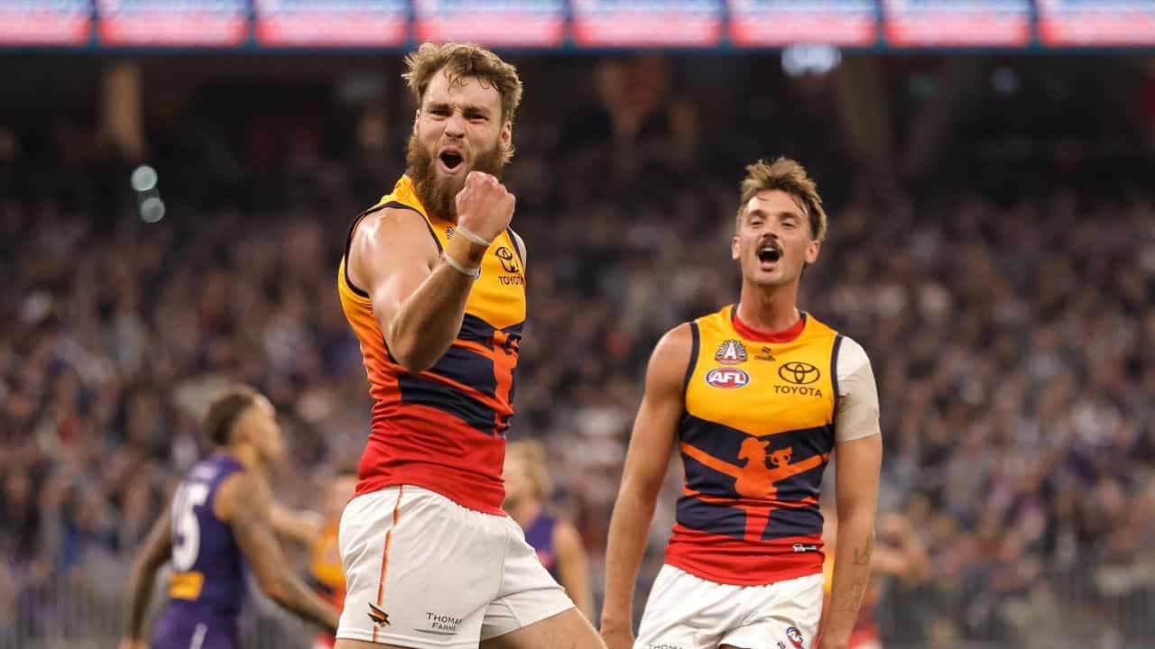 Crows sweat on Thilthorpe's painful finger fracture