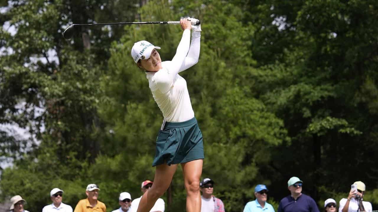 Birdie blitz thrusts Lee into Chevron Championship mix