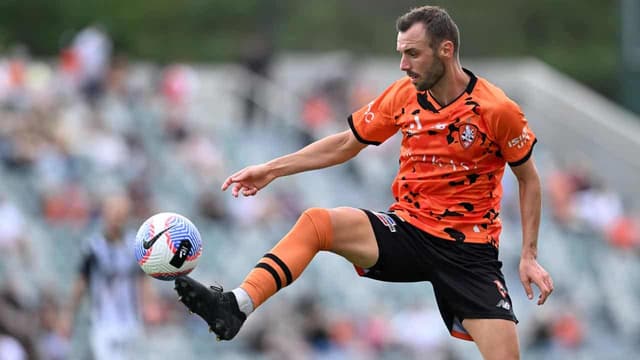 Roar finally keep clean sheet in win over Phoenix