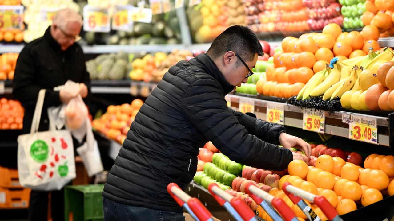 Aussies cautious on spending as rate pressures persist