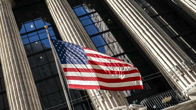 US job growth slows marginally, unemployment steady