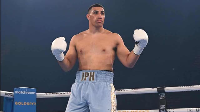 Heavyweight hope Huni rockets into 'massive' title shot