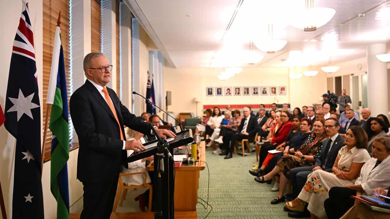 Labor heavyweights meet as coalition brawling continues