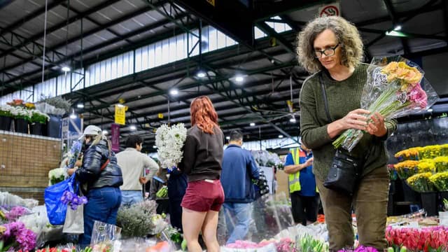 Cash splash on Mother's Day, as fewer take part