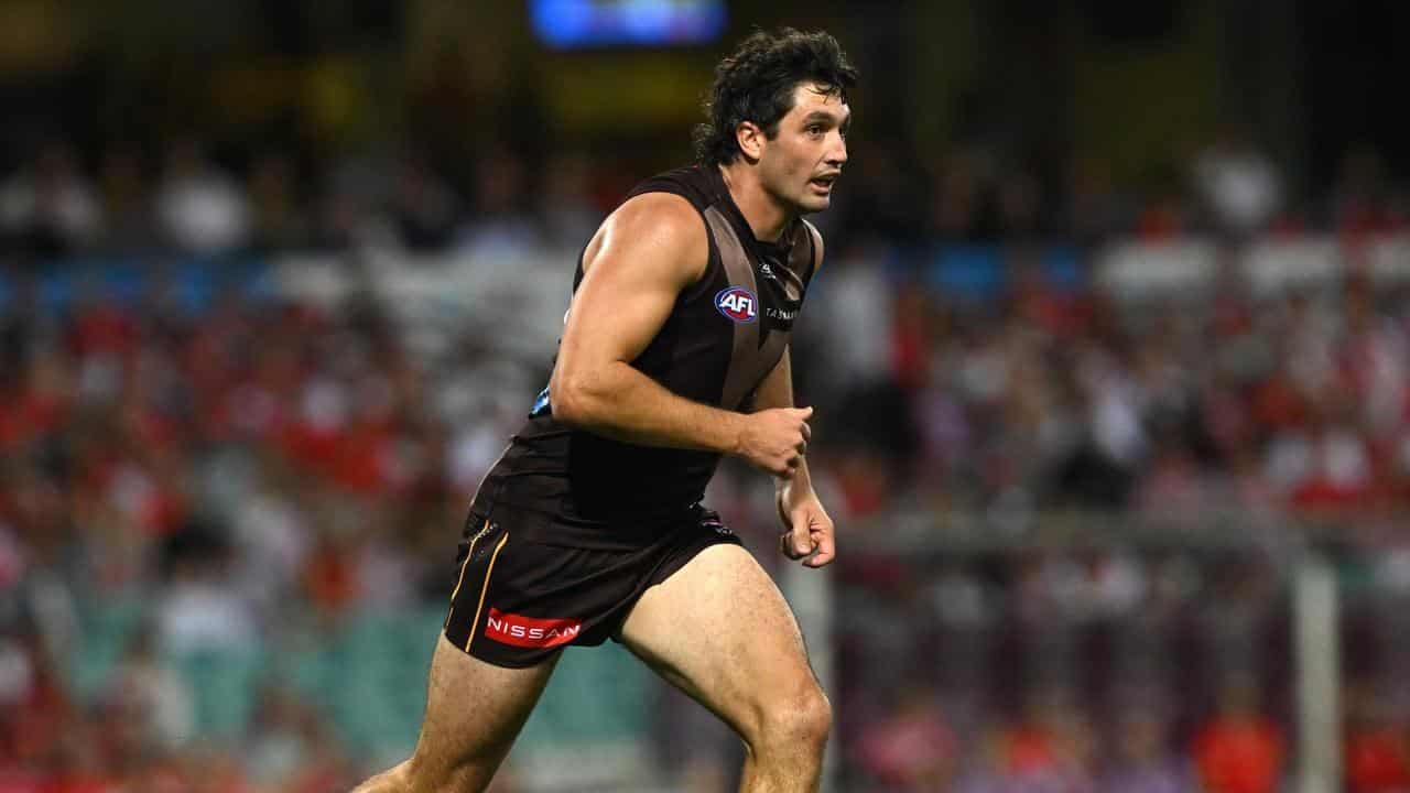 Hawks rest Barrass, Bulldogs lose Adam Treloar