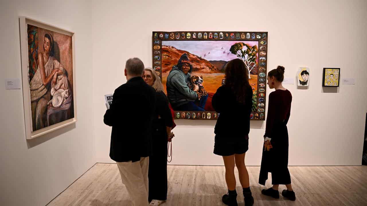 Julie Fragar's black and white portrait wins Archibald