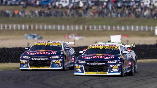 Broc Feeney sprints to Supercars lead with Tassie wins