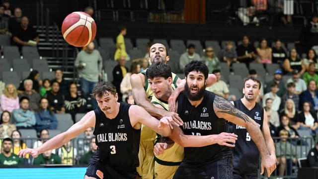 Boomers' comeback falls short, Opals outclass NZ