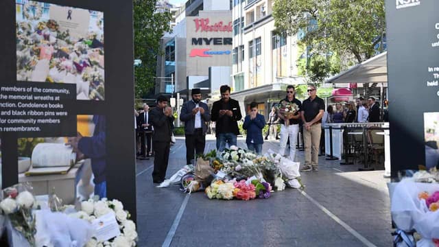 Psychiatrist breaks down after Bondi attack backflip