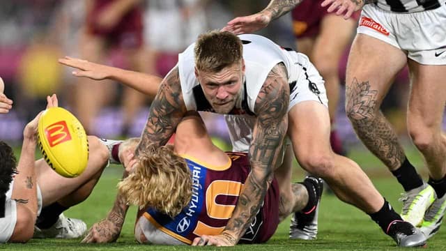 Collingwood playing 'long game' with injured star