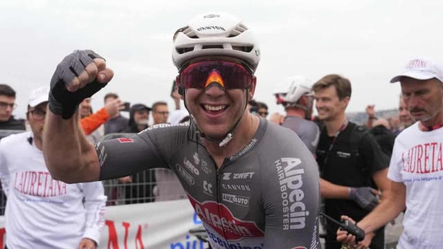 See Naples and fly! Gympie's Groves gusts to Giro glory