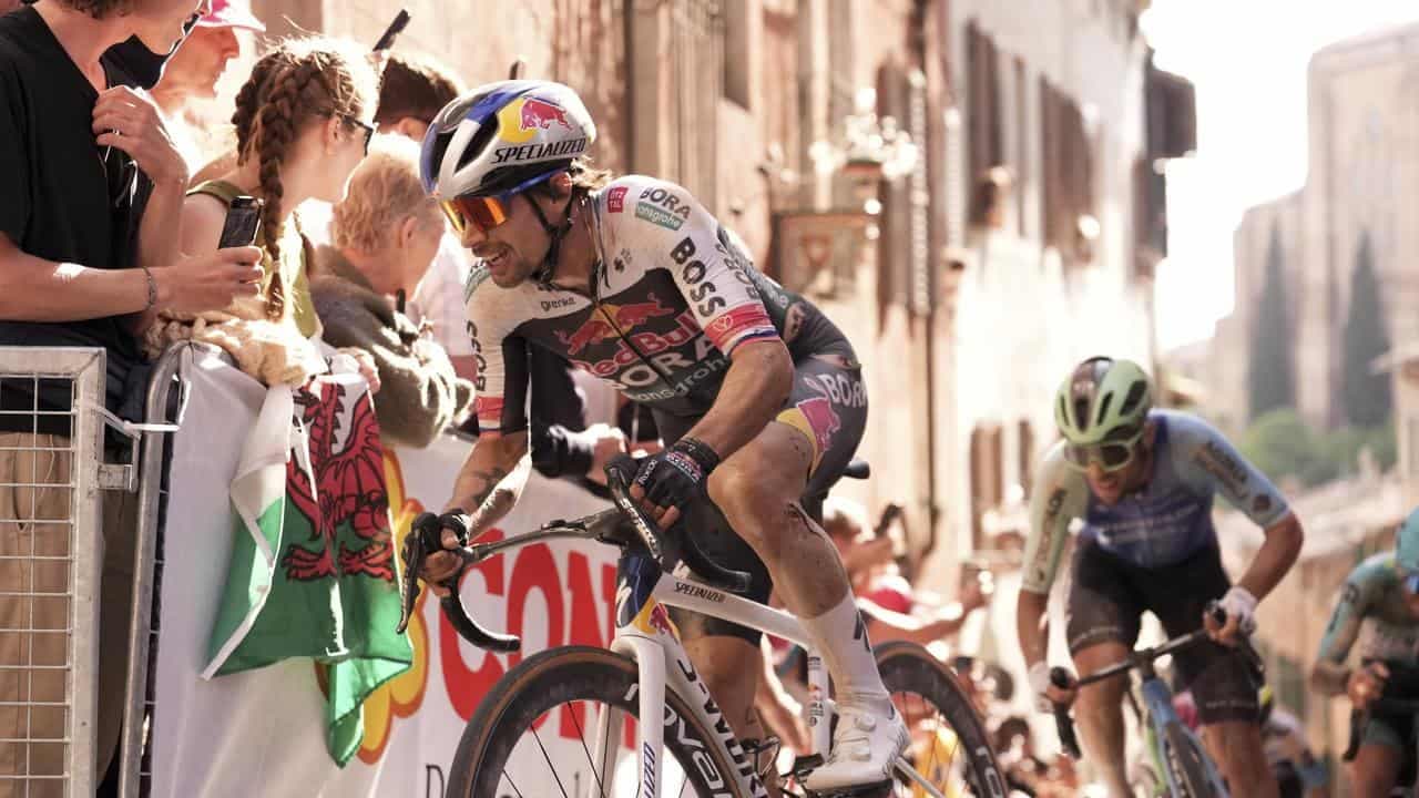 Roglic and Aussie hope Storer crash at Giro d'Italia