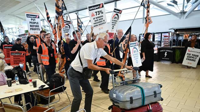 Qantas makes mercy plea for illegal sackings 'mistake'