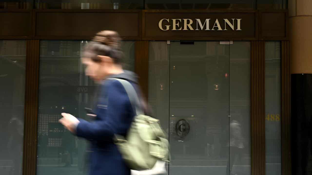 Jeweller 'unfazed' by potential robbery, court told