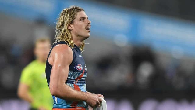 Bailey Smith's new barb pours fuel on Cats-Dogs rivalry