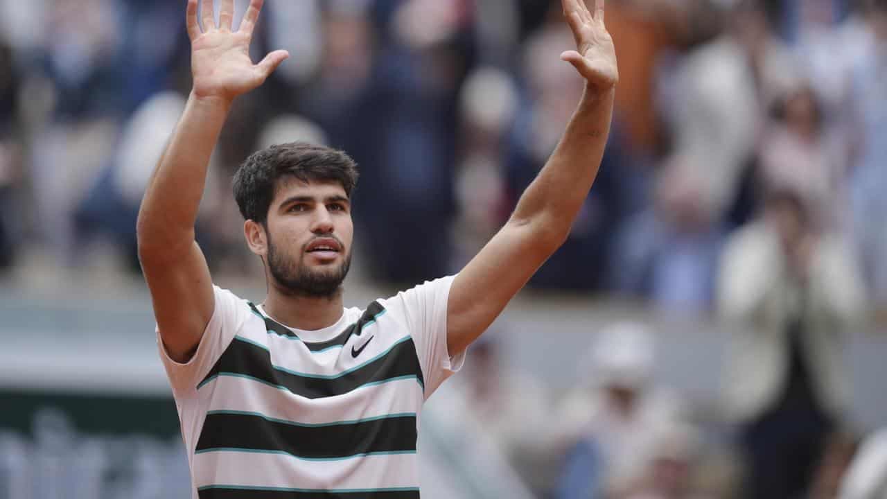 Sinner, Alcaraz flex muscles at Roland Garros