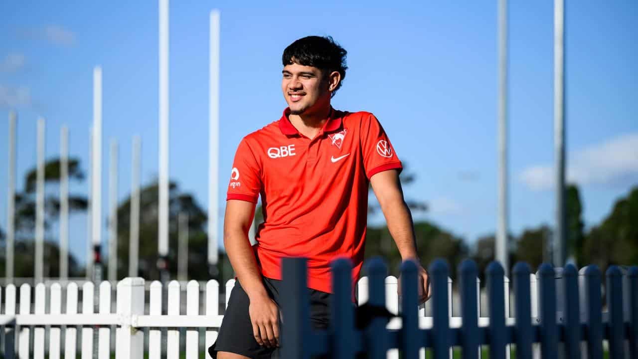 Swans superboot 'sends' it for longest goal ever