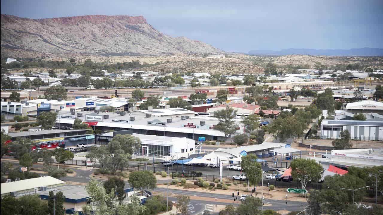 Officer's knee behind head before man's death: witness