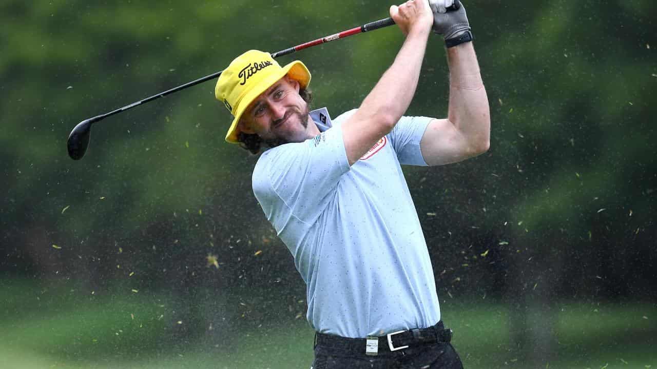 Schneider stays out in front as Gale makes his move