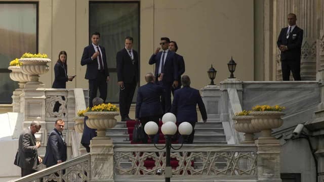 Russia, Ukraine begin peace talks after major attacks