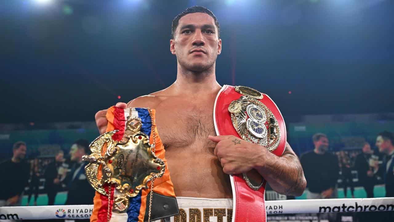 Boxing great's advice in 'threat' Opetaia's title chase