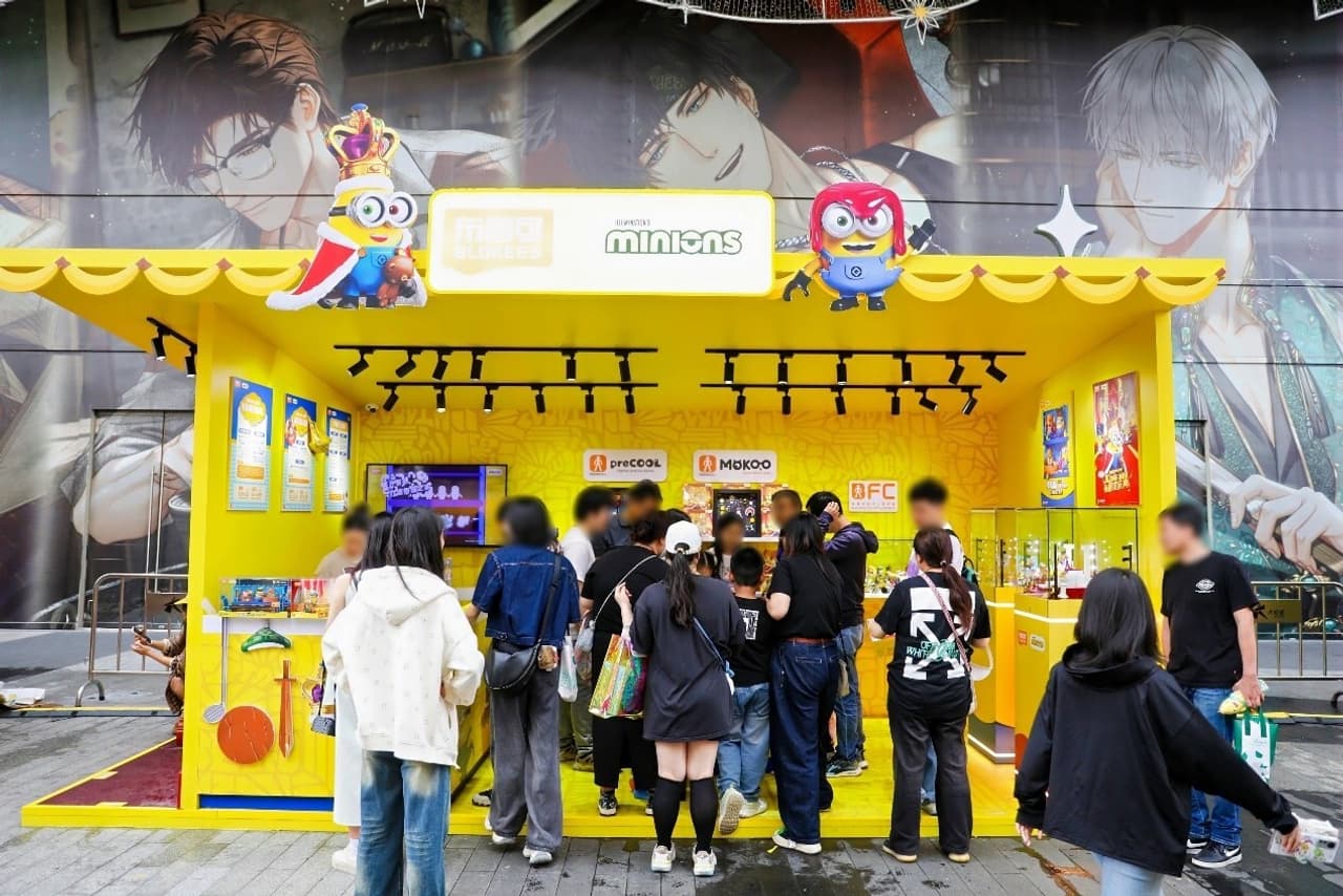 Blokees Initial Release Minions Mokoo Series: Minions-N-Disguise, Becomes a Banana Day Hotspot