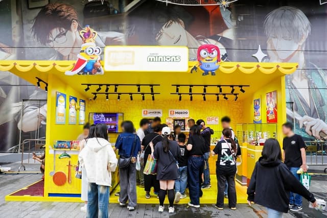 Blokees Initial Release Minions Mokoo Series: Minions-N-Disguise, Becomes a Banana Day Hotspot