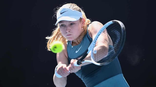 Jones making mark on clay as she reaches last eight