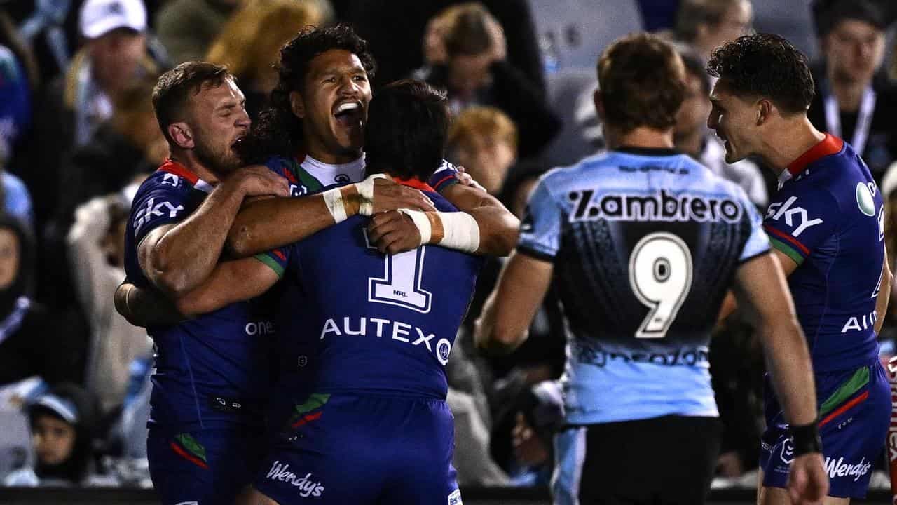 Warriors slaughter Sharks as NRL's top four break away