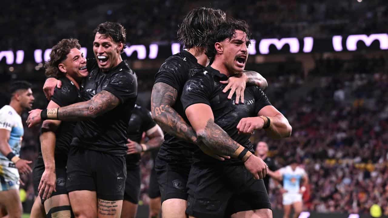 Broncos blackout of Titans gives Reynolds a great 300th