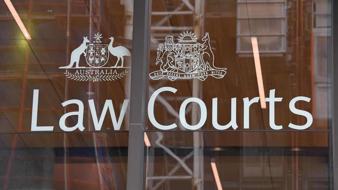 Teacher's aide 'pretended' to be girl in teen sex chats