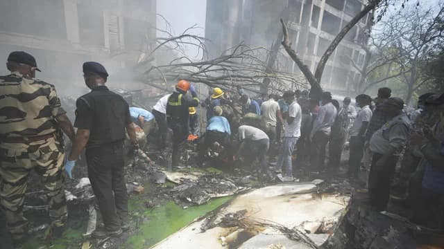 Death toll climbs from passenger plane crash in India